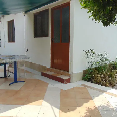 Garden Vila Jako * فلورا